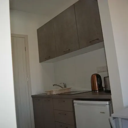 P.l Hermes & アパート *