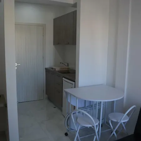 P.l Hermes & アパート *