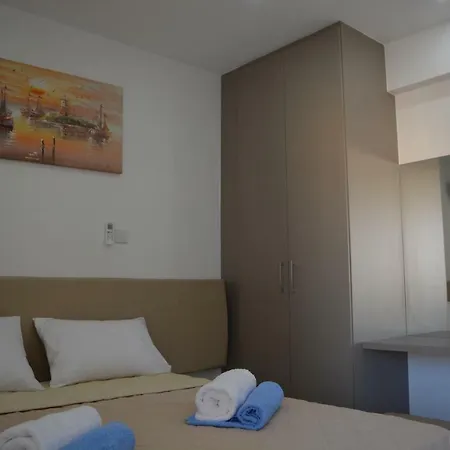 P.l Hermes & アパート