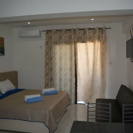 アパート P.l Hermes & ラルナカ