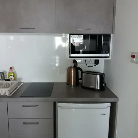 P.l Hermes & Lejlighed Larnaca